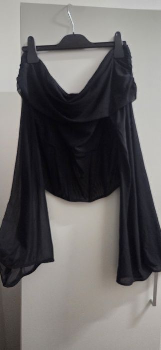 Top asimetric cu tul,negru marimea M,nou,cu eticheta