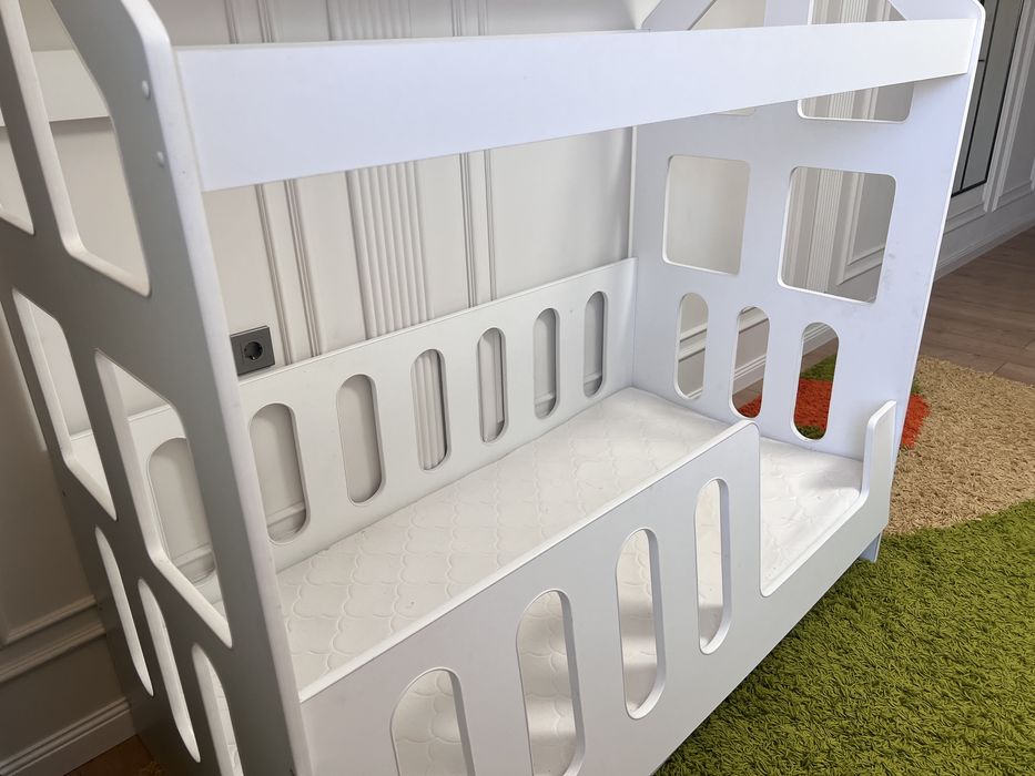 Срочно продаётся детская кровать-домик!