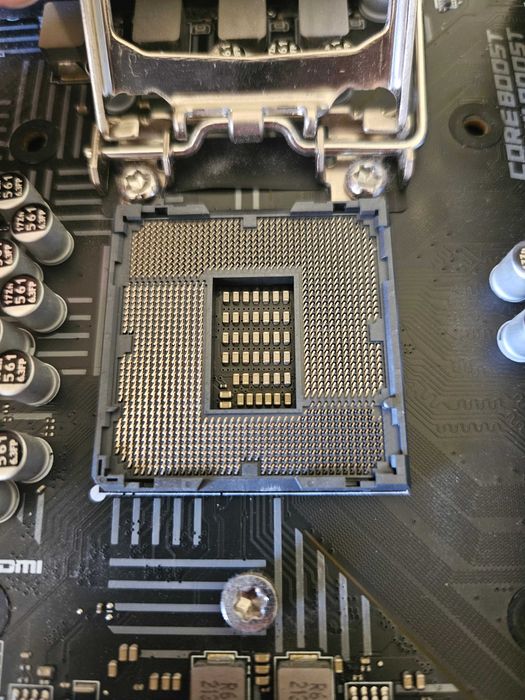 Kit i5-11400f + placa de baza b560m + 32 gb ddr4 3200mHz + cooler stock intel