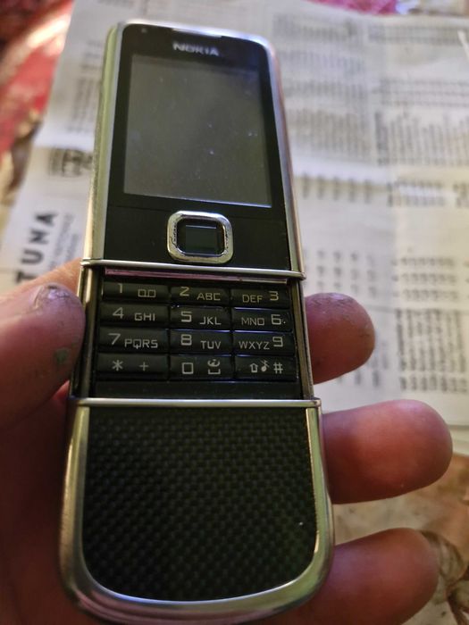 NOKIA 8800e-1.     Preț fix  350 lei.