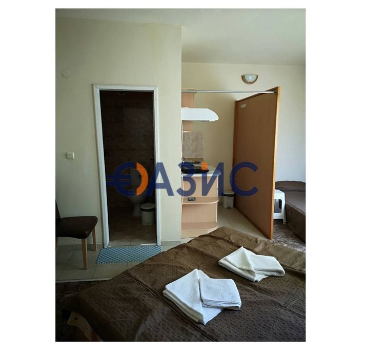 Два самостоятелни етажа на къща за гости с вътрешен двор в курортното