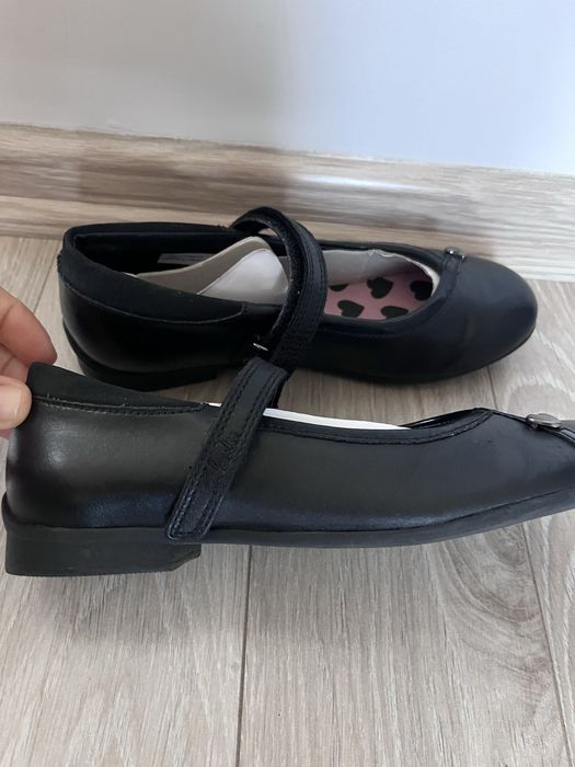 Обувки Clarks естествена кожа