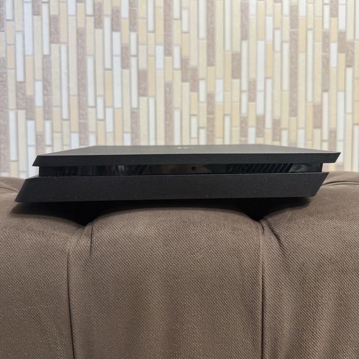Playstation 4 slim