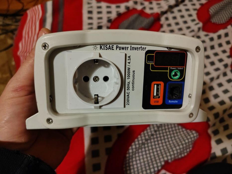 Invertor 12v la 230 v