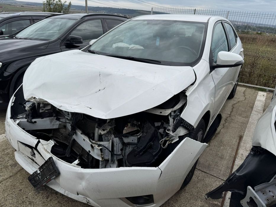 Dezmembrez / Dezmembrari / Piese / Accesorii Toyota corolla 2015 1.6 benzina alba stanga