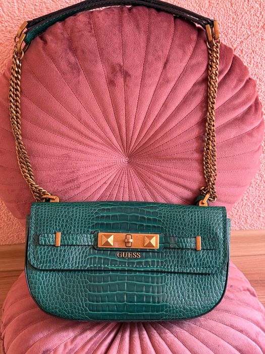 кожена чанта Guess