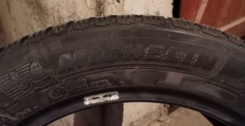 Продавам 2 броя зимни гуми 215.55.17 на 1 сезон дот 2019 Мишелин