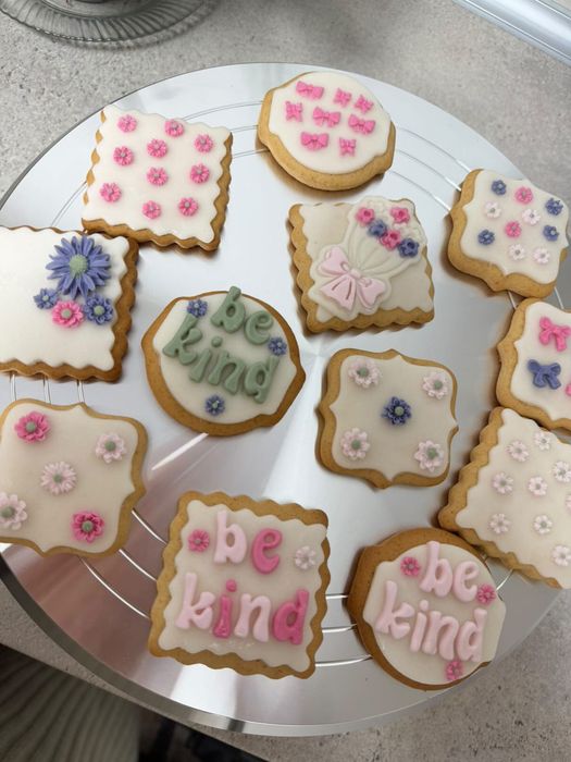 Сладки по поръчка за погача, бебешки и семейни празници