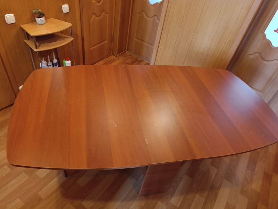 Обеденный стол  деревянный