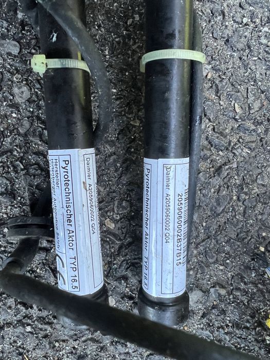 Mercedes W205 пиропатрони/панти преден капак