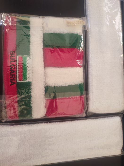 Две ленти на България за ръце и за глава и две бели