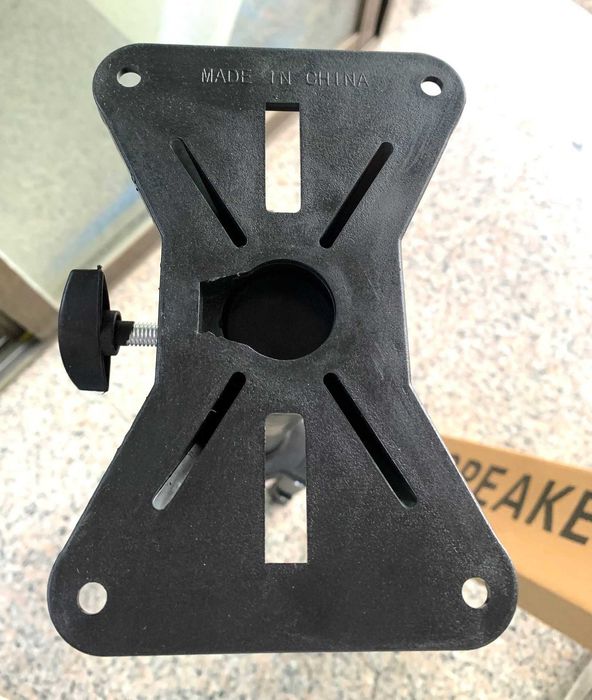 Стабилна и здрава стойка за тонколона тип трипод, до 50кг , 90-170 см