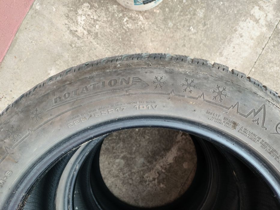 Продавам 4 зимни гуми дънлоп 225 55 17