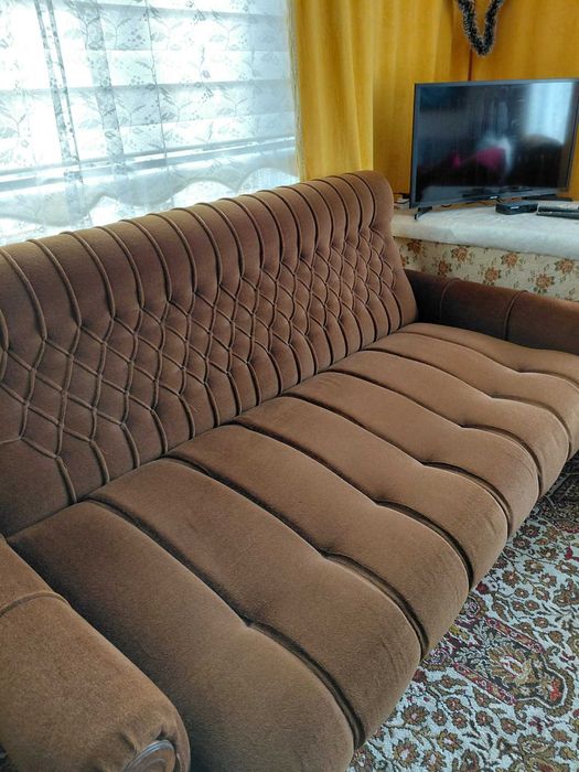 Разтегателен диван