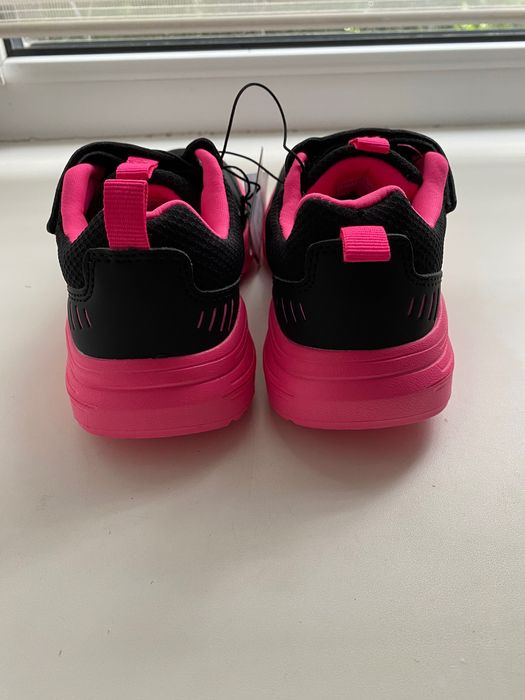 Спортивные детские кроссовки