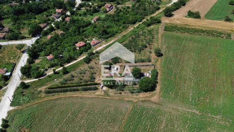 Ексклузивен, голям поземлен имот за продажба, с ток и вода, на 20 м от