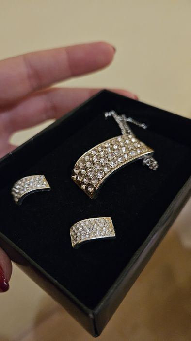 Комплект обици + колие на Avon