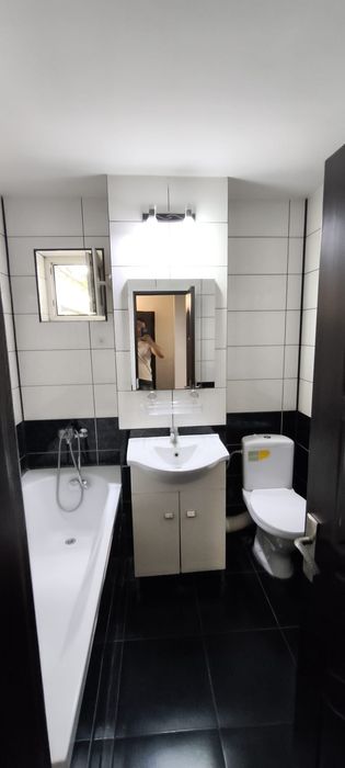 Închiriez apartament cu 2 camere decomandat ,etaj 1/4 , mobilat și utilat . Zona ic frimu lângă biserica Sf Mina