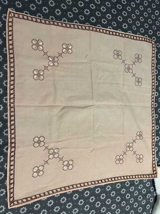 Покривки с бродерия