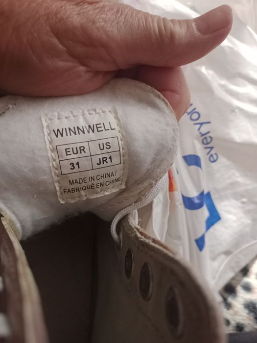 Продам конъки на девочку 31 размер