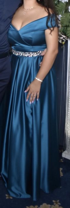 * Vand rochie ocazie *