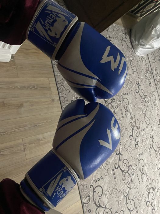 Боксерские перчатки