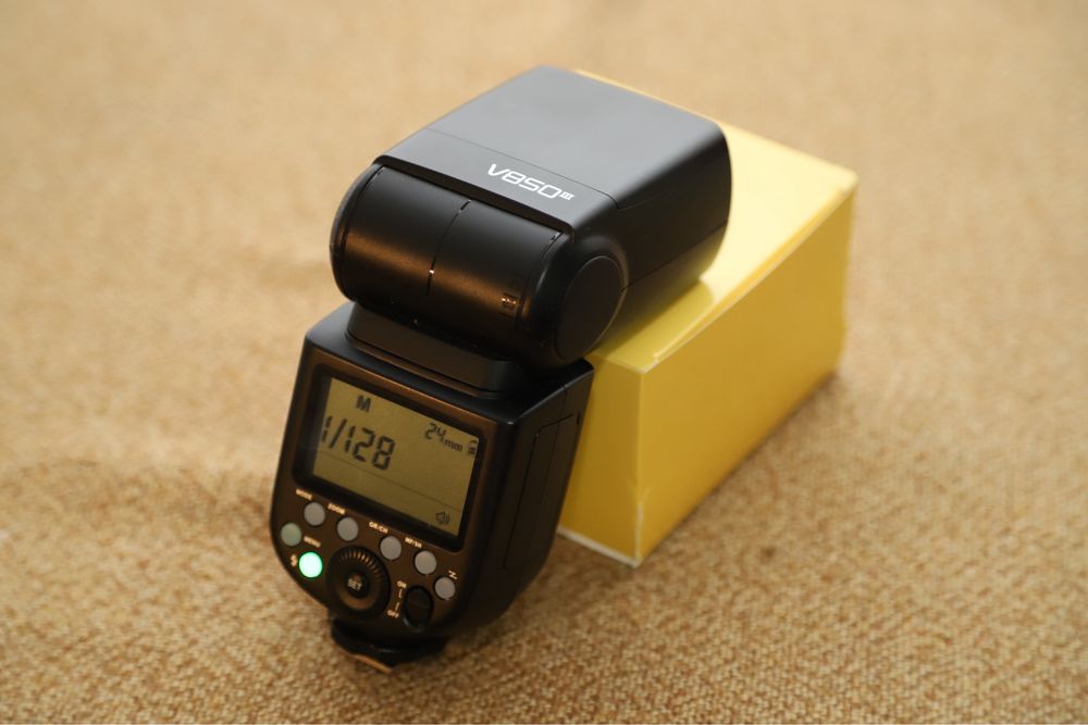 Светкавица Godox V850 III