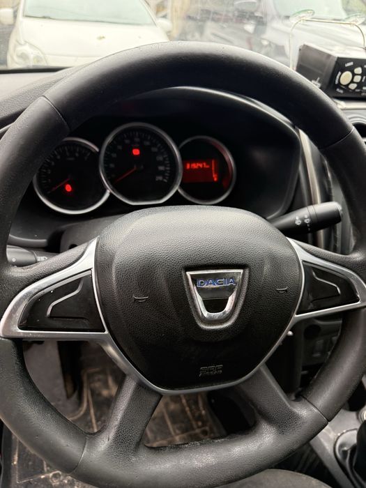 Vind firma taxi doua masini douà locuri