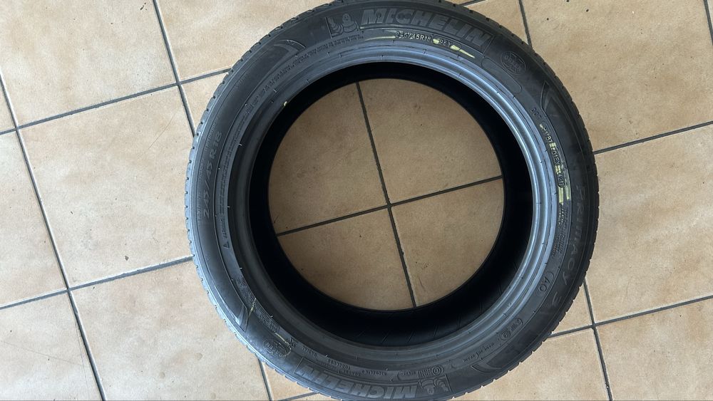 245/45/18 michelin