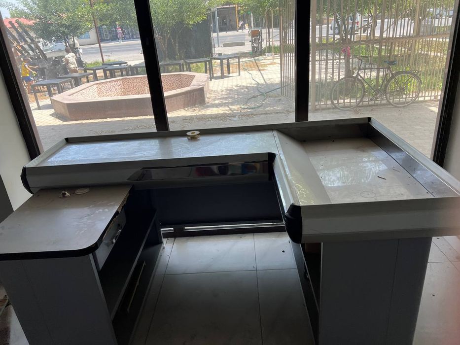 Прилавка магазин учун.хамма нарсаси бор.программасиям бор.нархи 6500$