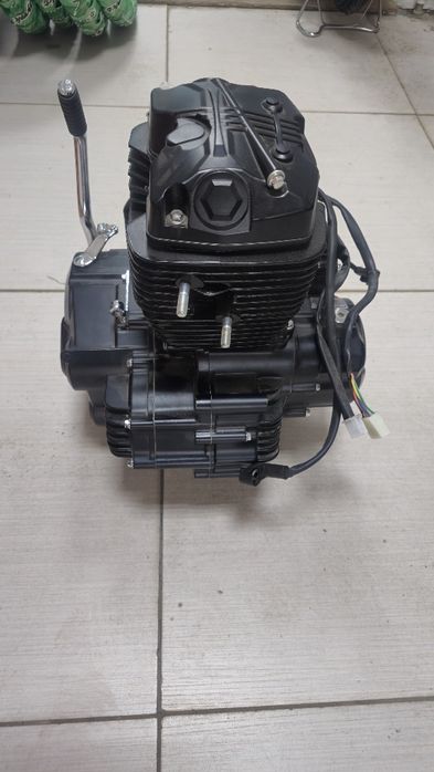 Двигатель на мотоцикл 200 куб.см