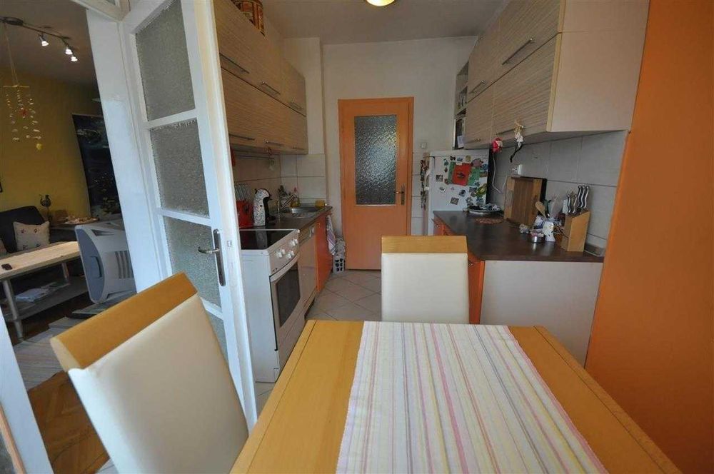 Дава се под наем Тристаен апартамент в Пловдив, Център - 80 кв.м за 209.1 € - Снимка #2