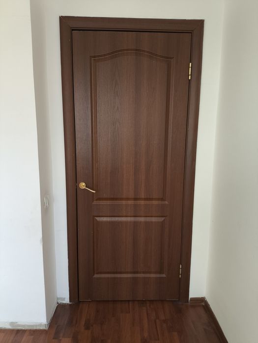 Двери межкомнатные б/у