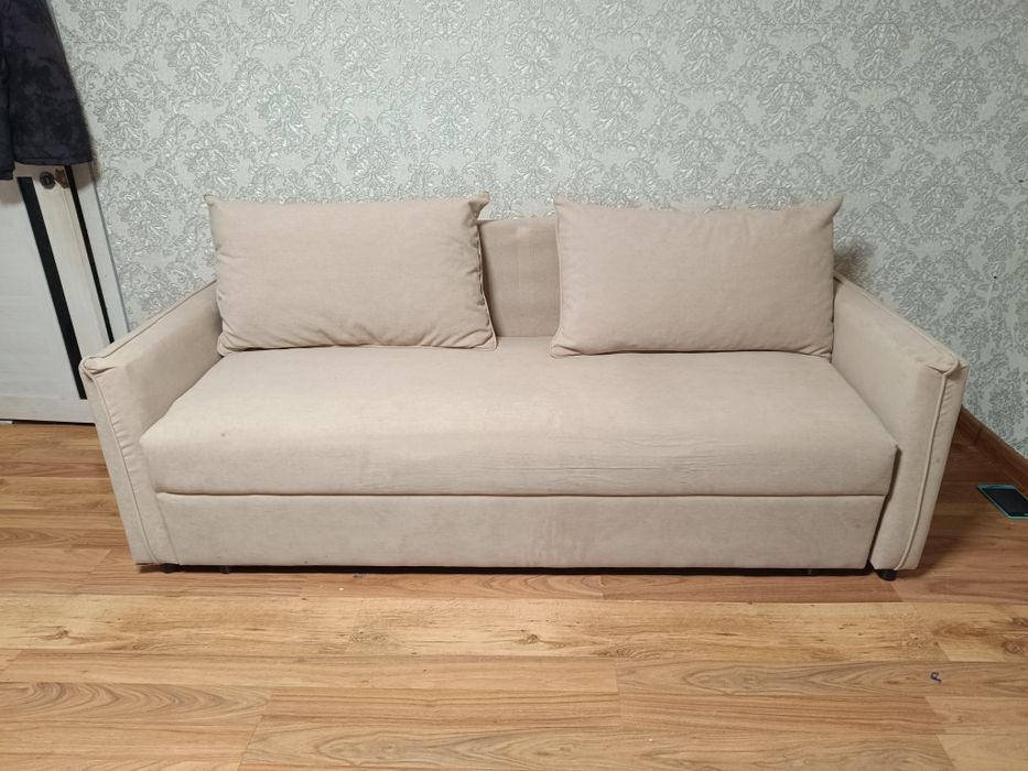 Диван.           .