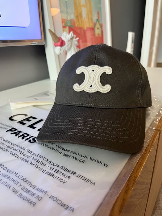 Шапса с козирка нова