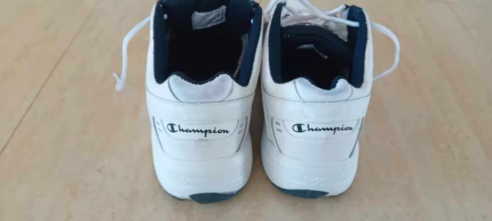 Pantofii sport champions