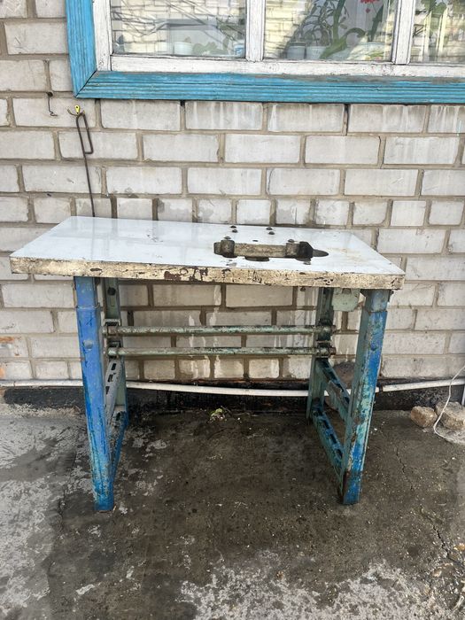 Стол швейный продам