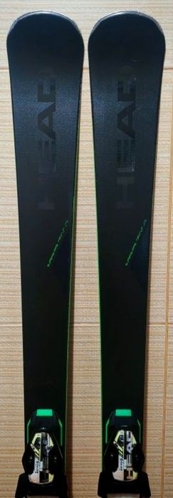 Schiuri HEAD Supershape cu tehnologie KERS – versiune LTD, 158 cm.