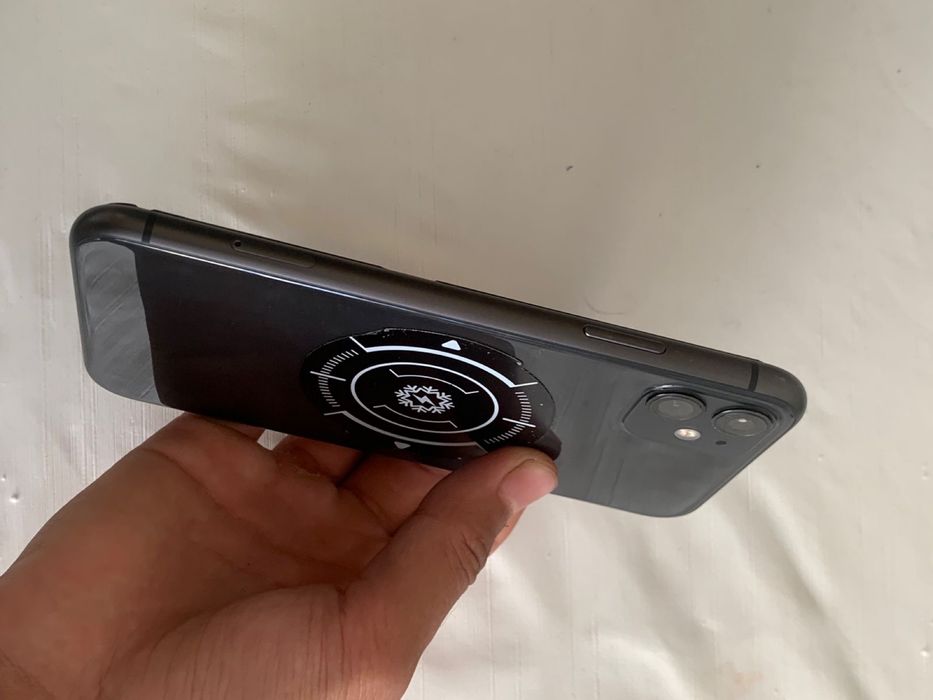 Продам iPhone 11 128GB 79% акум