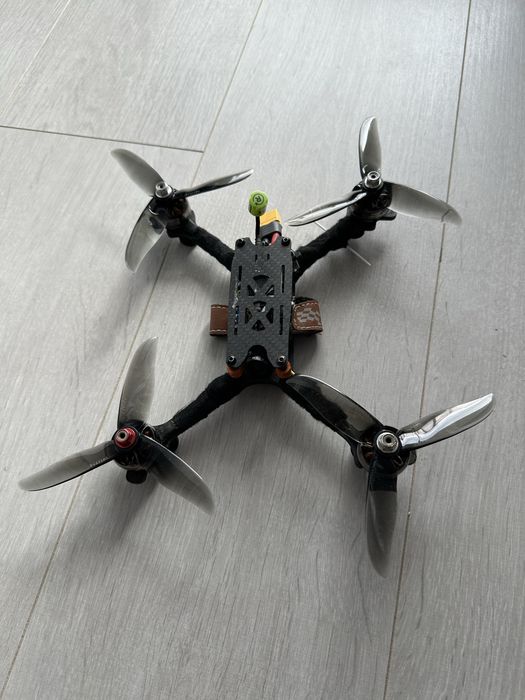 Drona Racing 5 inch Analog cu baterii, elice