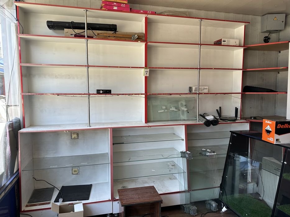 Do‘kon uchun ishlatilgan mebel sotiladi!