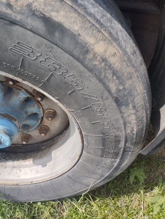 Продам резину 22,5 - 385/65 "Бочка"