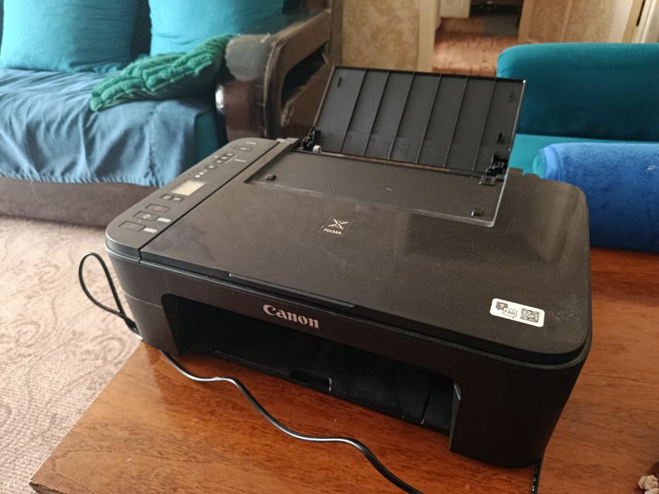 Срочно продам принтер Canon (БЕЗ КАРТРИДЖЕЙ)