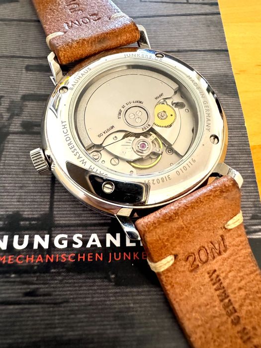 Класически автоматичен часовник JUNKERS Bauhaus Power Reserve (41 мм)