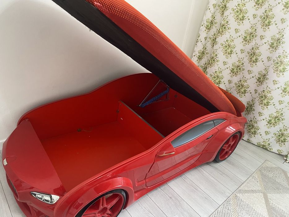 продается детская кровать машина