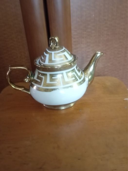 Фарфоровый чайник для заварки