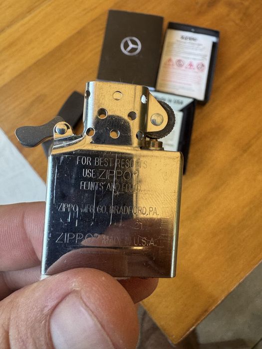 Bricheta Zippo Mercedes
