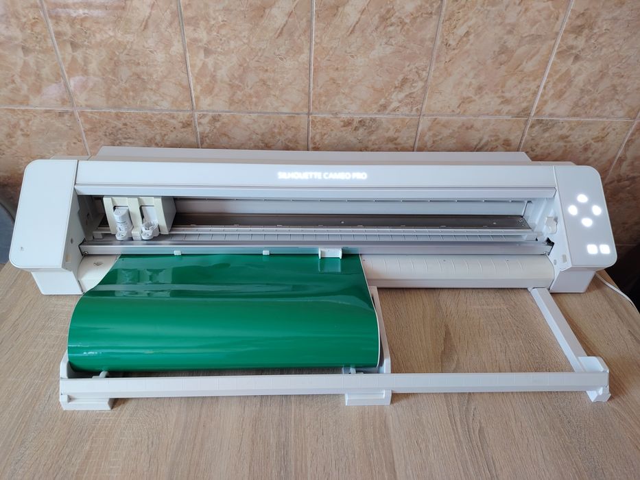 Cutter plotter Silhouette Cameo Pro – perfect funcțional +Kit accesorii