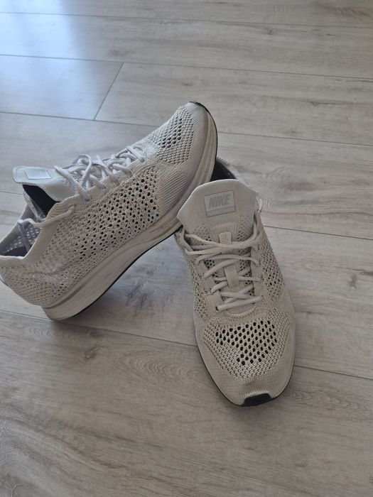 Nike Flyknit Racer „Triple White / Goddess” (cod 526628-100)