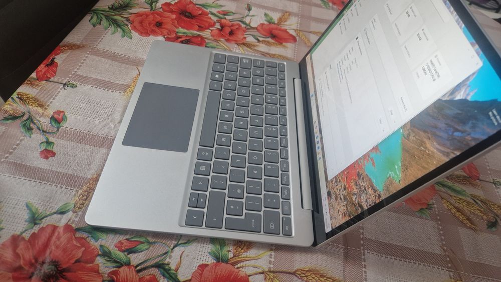 Laptop Microsoft Surface Go Touch Screen I5-1035G1 12.4’’16GB PORTABIL